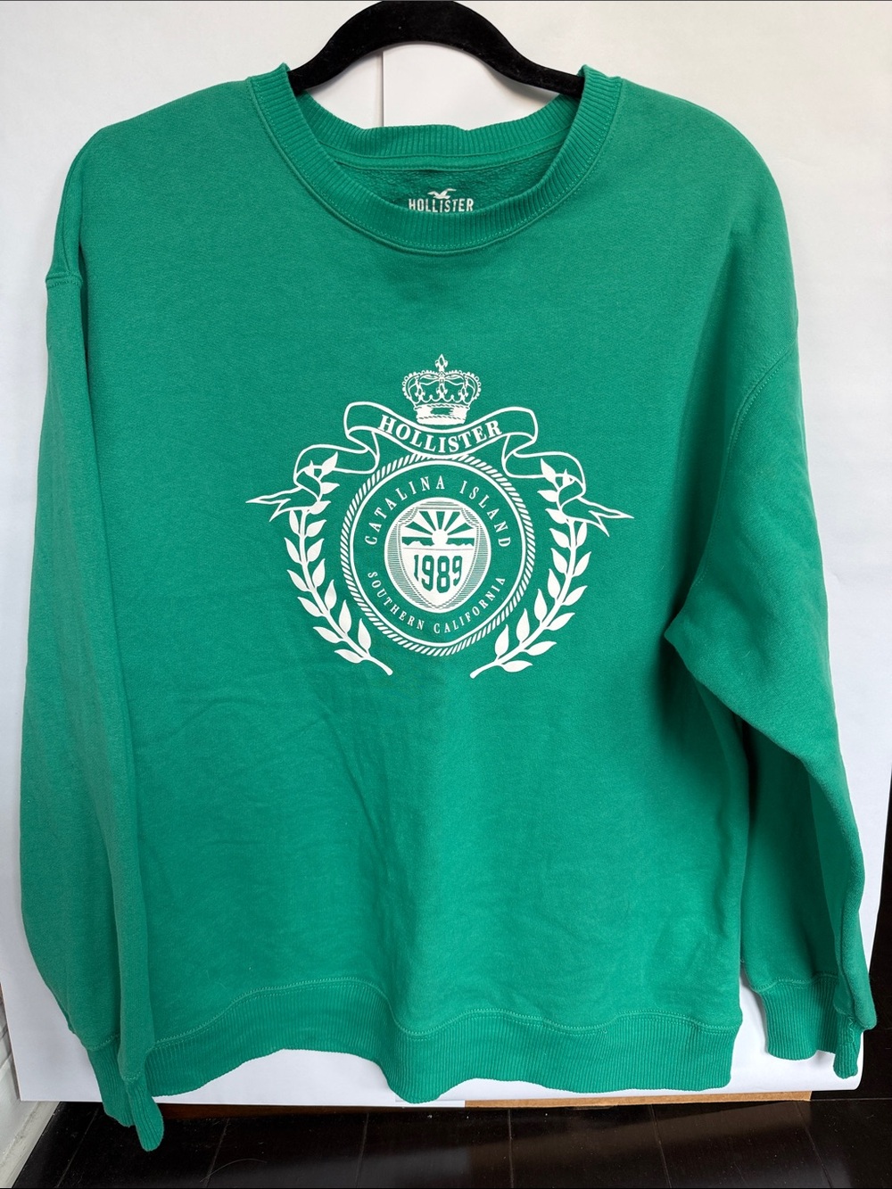 Hollister Emerald Green Crest Graphic Crewneck Sweatshirt